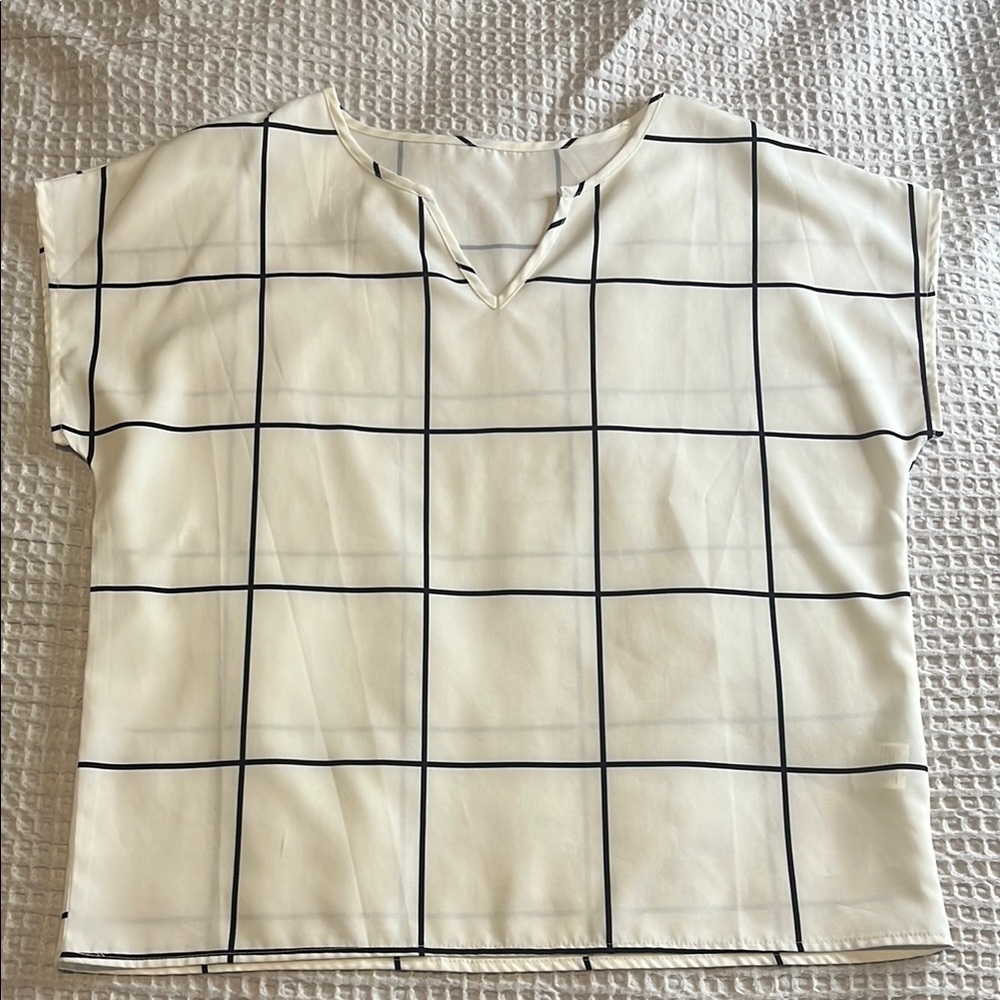 SHEIN Black and White Boxy Blouse with Short Sleeves